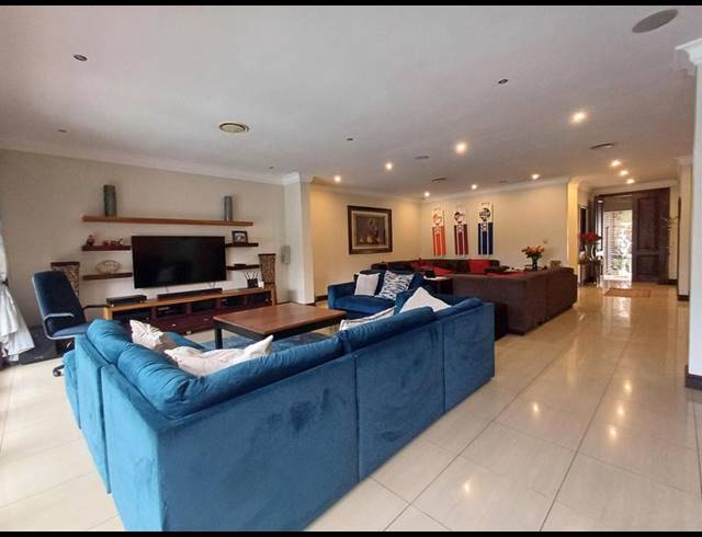 4 BEDROOM HOUSE FOR SALE IN LA LUCIA